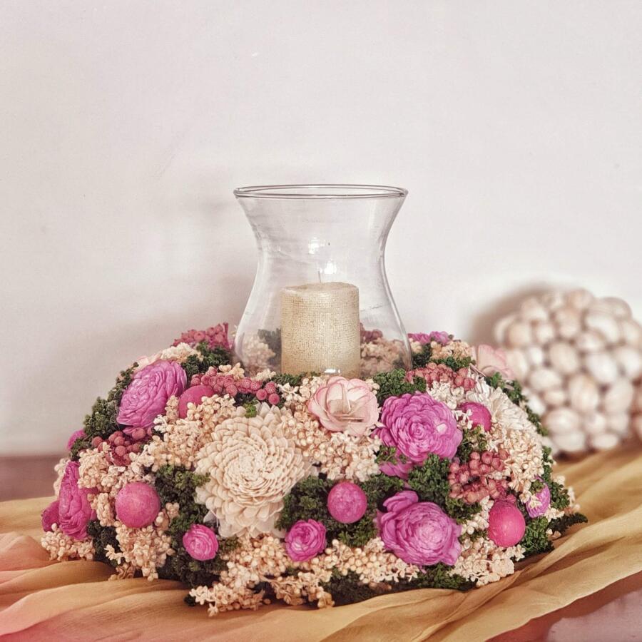 Pretty-in-pink Lantern Centrepiece